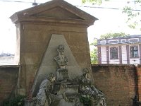 Falsírboltok - jobb oldal - 2